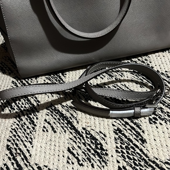 Michael Kors hand bag with crossbody strap - Picture 7 of 7